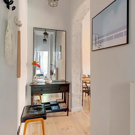 Apartament Azzuro Living - Cozy Two Bedroom Spot By The & Town By Lion