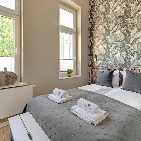 Azzuro Living - Cozy Two Bedroom Spot By The & Town By Lion Apartament