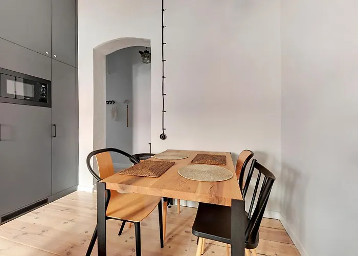 Apartamento Azzuro Living - Cozy Two Bedroom Spot By The & Town By Lion